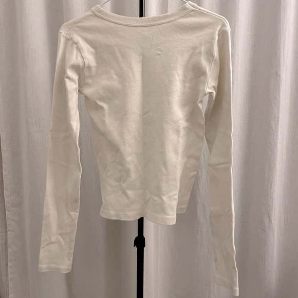 Brandy Melville graphic long sleeve tshirt - Picture 2 of 2